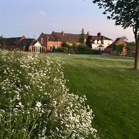Cottage Barn Conversion On Working Farm Worcester Exterior foto